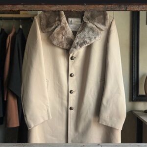 London Fog Tan Trench Coat with Fur  lining 40 regular